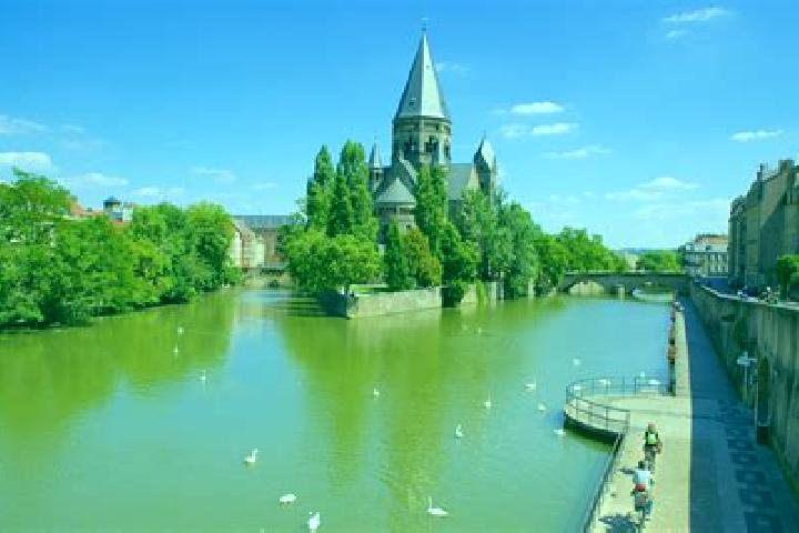 Alice, 37 — Escort in Pont-de-Metz, France