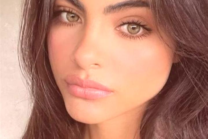 Alice, 38, a black hazel-eyed european companion based in Monts. Offering Couples, Roleplay, Dinner Date, Travel Companion, Party Girl. Available for incall ...