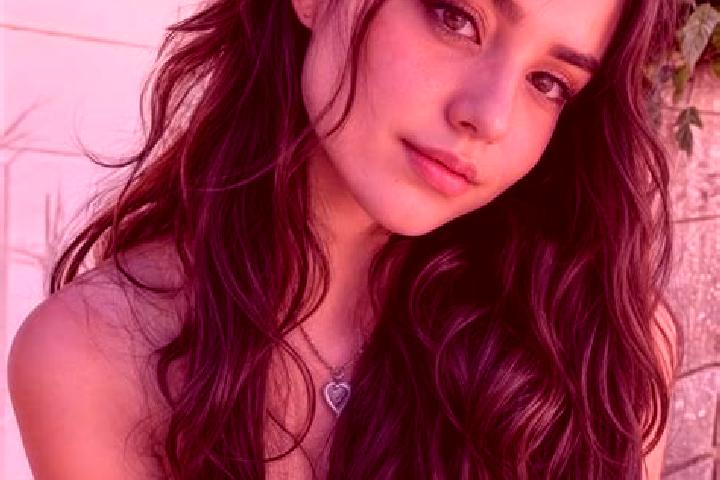 Alice, 39, a auburn blue-eyed middle eastern companion based in Bokat. Offering Overnight, Roleplay, Party Girl, Erotic Massage, GFE. Available for incall an...
