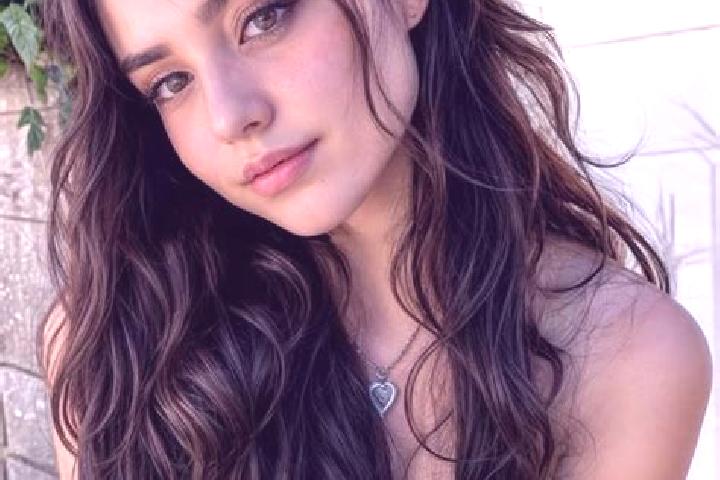 Amelia, 20, a brunette hazel-eyed mixed companion based in Cunco. Offering Erotic Massage, GFE, Deep French Kissing. Available for incall and outcall, day an...