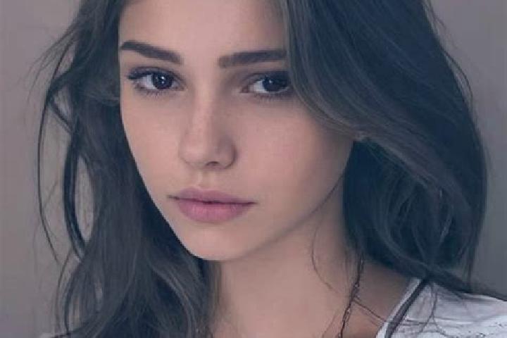 Amelia, 20, a chestnut dark-eyed slavic companion based in La Roxas. Offering OWO, Overnight. Available for incall and outcall, overnight bookings available.