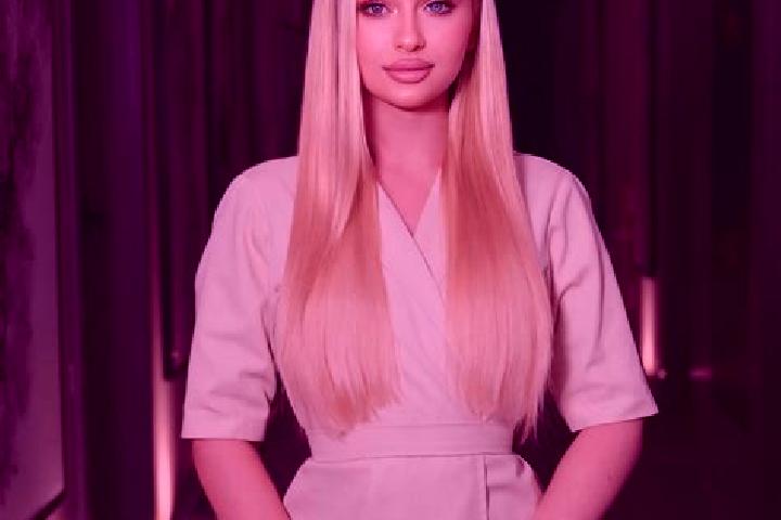 Amelia, 21, a red amber-eyed slavic companion based in Buzau. Offering Tantra, Erotic Massage, Dinner Date. Available for incall and outcall, overnight booki...