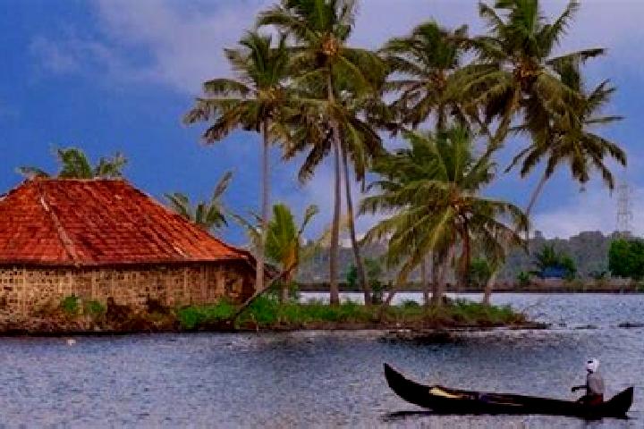 Amelia, 21 — Escort in Kumbalangy, India