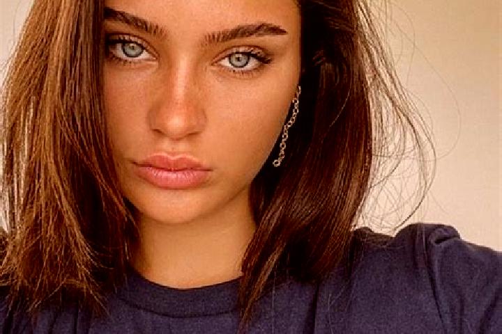 Amelia, 22, a brunette dark-eyed slavic companion based in Liberec. Offering Party Girl, A-Level, Tantra. Available for incall and outcall, overnight booking...