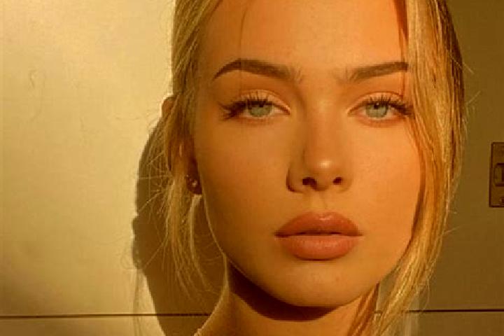 Amelia, 23, a blonde amber-eyed european companion based in Curahpacul Satu. Offering Tantra, Duos, Domination, CIM. Available for incall and outcall, day an...