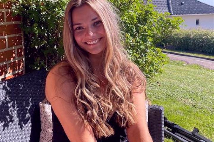 Amelia, 27 — Escort in Neder Holluf, Denmark