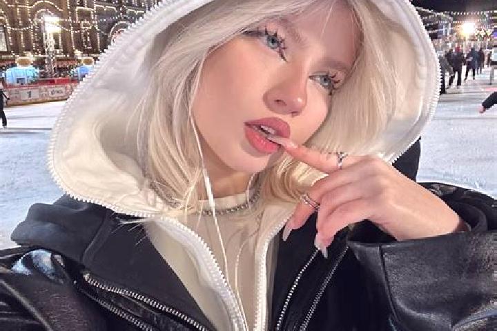 Amelia, 27 — Escort in Rayevskaya, Russia