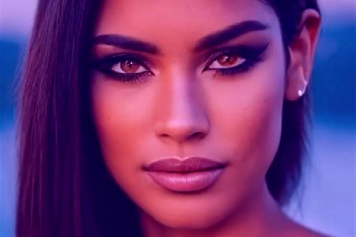 Amelia, 28, a chestnut amber-eyed latina companion based in Memot. Offering A-Level, CIM. Available for incall and outcall, overnight bookings available.