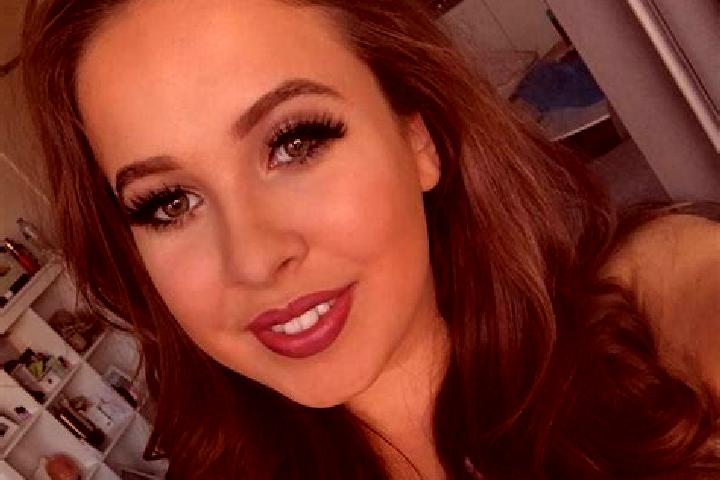 Amelia, 28, a dark blonde brown-eyed mixed companion based in Porz am Rhein. Offering Striptease, Travel Companion, A-Level, Massage, Couples. Available for ...