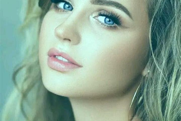 Amelia, 29, a dark blonde blue-eyed slavic companion based in Puncakbaru. Offering GFE, BDSM, 69. Available for incall and outcall, day and evening dates.