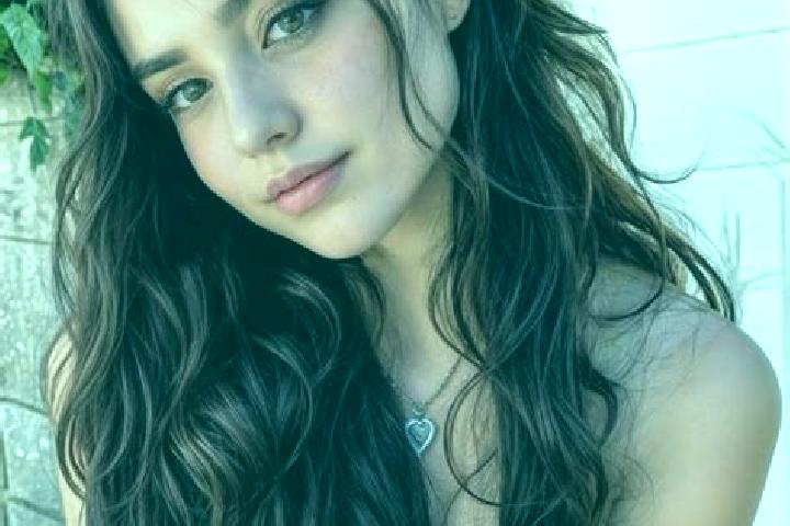 Amelia, 30, a chestnut hazel-eyed middle eastern companion based in Vosselaar. Offering Overnight, BDSM, Girlfriend Experience, Domination, 69. Available for...