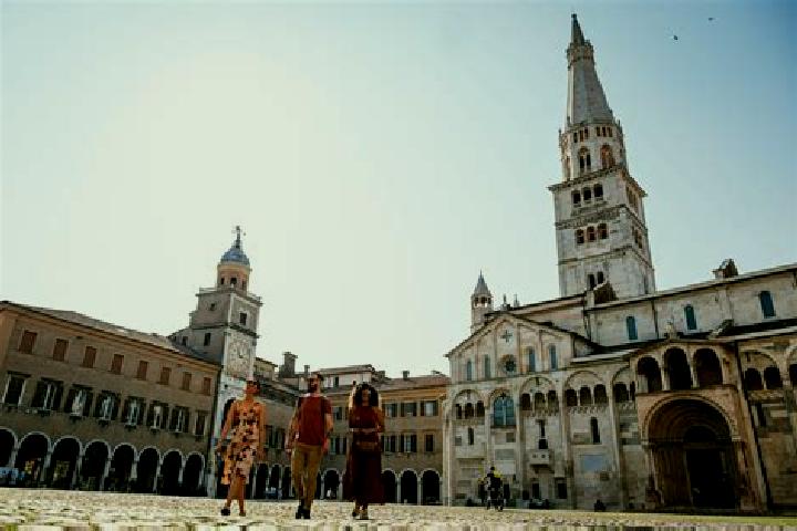 Amelia, 30 — Escort in Grezzago, Italy
