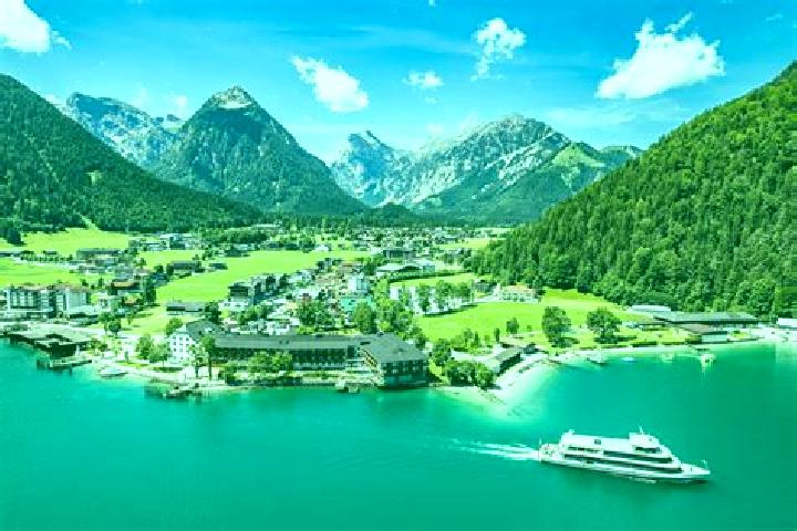 Amelia, 30 — Escort in Pertisau, Austria