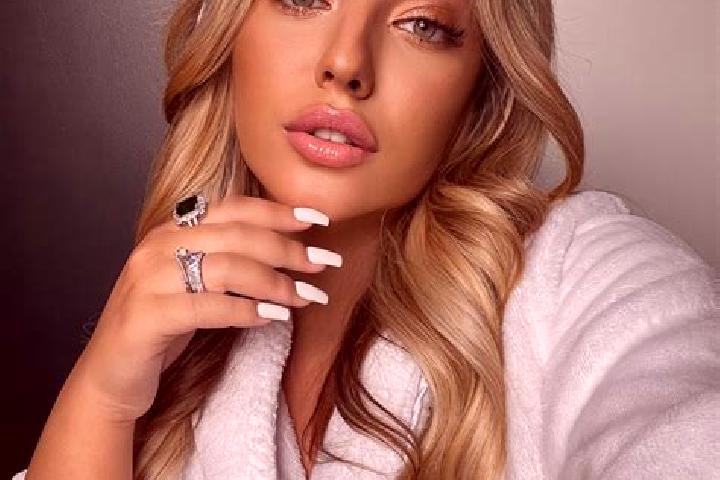 Amelia, 31, a blonde amber-eyed latina companion based in Junco. Offering Massage, 69, Girlfriend Experience, Tantra, GFE. Available for incall and outcall, ...