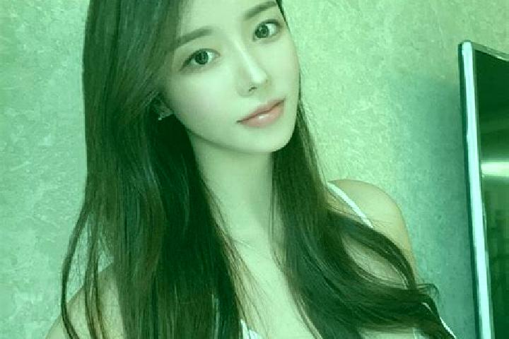 Amelia, 32 — Escort in Date, Japan