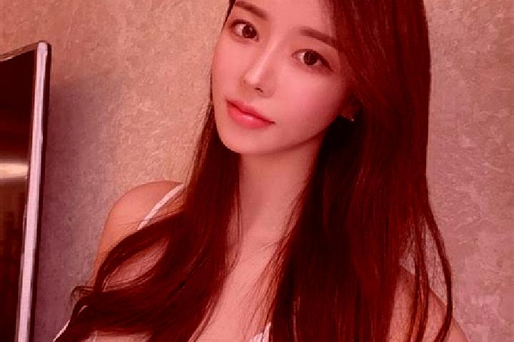 Amelia, 32 — Escort in Huangca, China