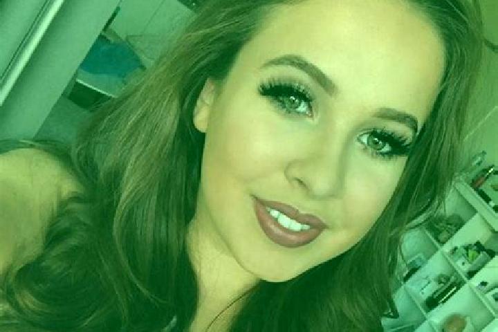 Amelia, 33, a red grey-eyed caucasian companion based in New Town. Offering Erotic Massage, BDSM, Tantra. Available for incall and outcall, day and evening d...