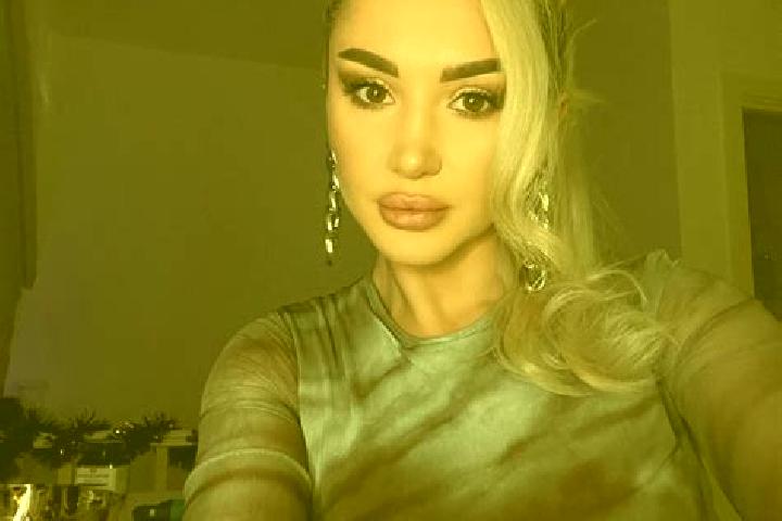 Amelia, 34, a blonde dark-eyed latina companion based in Arcones. Offering Erotic Massage, Travel Companion, Dinner Date. Available for incall and outcall, d...
