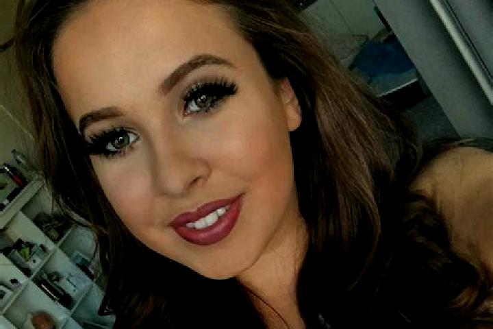 Amelia, 35, a auburn amber-eyed european companion based in Cronat. Offering Overnight, Striptease, Dinner Date, Roleplay, Tantra. Available for incall and o...