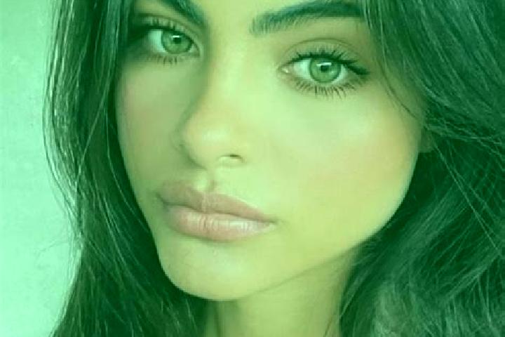 Amelia, 36, a brunette green-eyed caucasian companion based in Quilo-quilo. Offering Travel Companion, Dinner Date, Couples, Domination, Girlfriend Experienc...