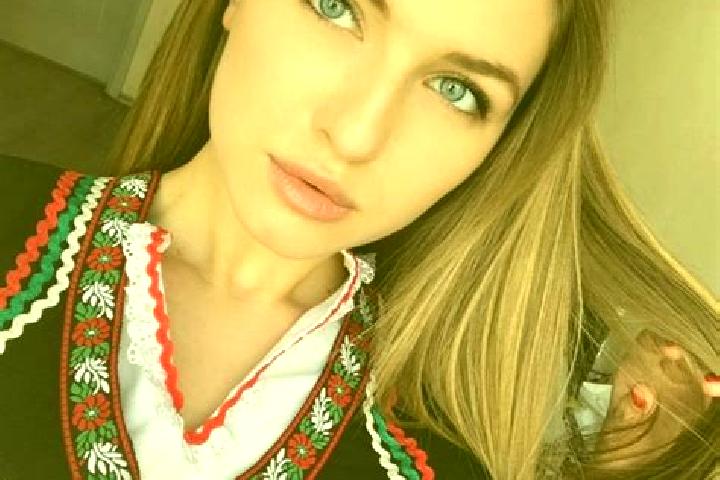 Amelia, 37, a dark blonde green-eyed slavic companion based in Durgapur. Offering A-Level, Deep French Kissing, Couples, Dinner Date. Available for incall an...