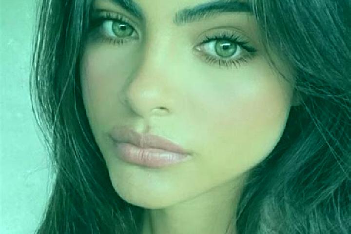 Amelia, 38, a brunette green-eyed middle eastern companion based in Yuyao. Offering Duos, Striptease, Roleplay. Available for incall and outcall, day and eve...
