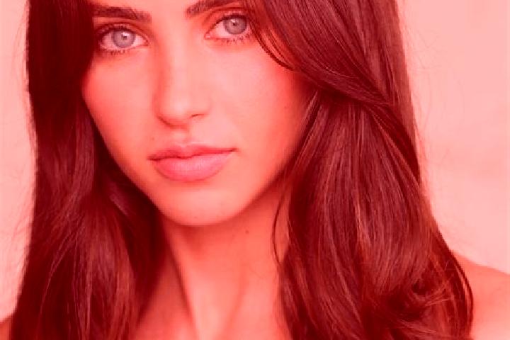 Aria, 20, a auburn dark-eyed latina companion based in Jiqu. Offering CIM, Massage. Available for incall and outcall, overnight bookings available.