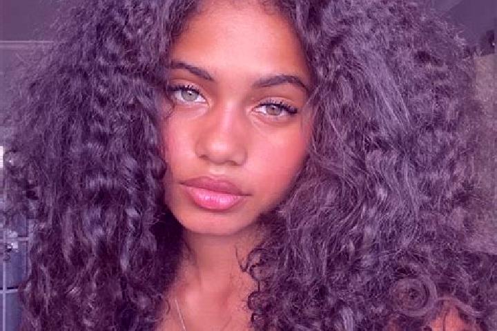 Aria, 20, a black dark-eyed ebony companion based in Pacanow. Offering GFE, Couples. Available for incall and outcall, day and evening dates.