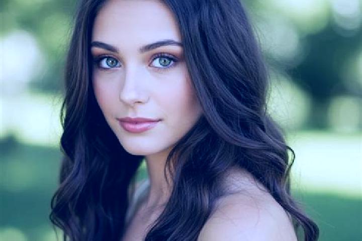 Aria, 21, a auburn hazel-eyed mixed companion based in Spearwood. Offering A-Level, GFE, Girlfriend Experience. Available for incall and outcall, overnight b...