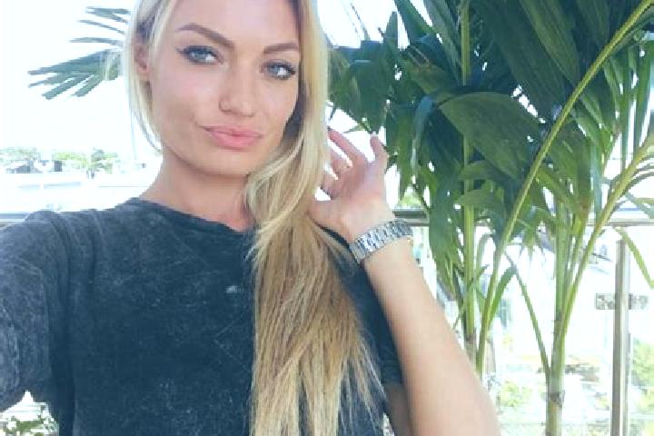 Aria, 21, a blonde amber-eyed caribbean companion based in Klenak. Offering Massage, Dinner Date, Travel Companion, GFE. Available for incall and outcall, da...