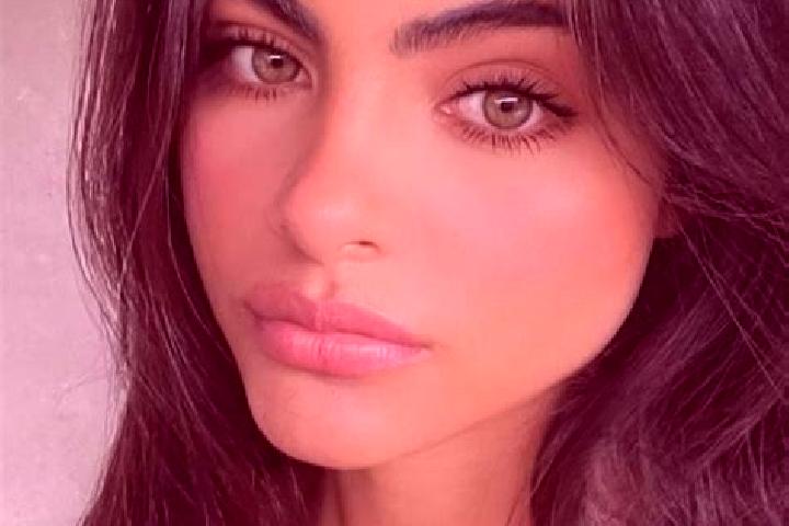 Aria, 21, a brunette green-eyed middle eastern companion based in Pasing. Offering Erotic Massage, Striptease, BDSM. Available for incall and outcall, day an...