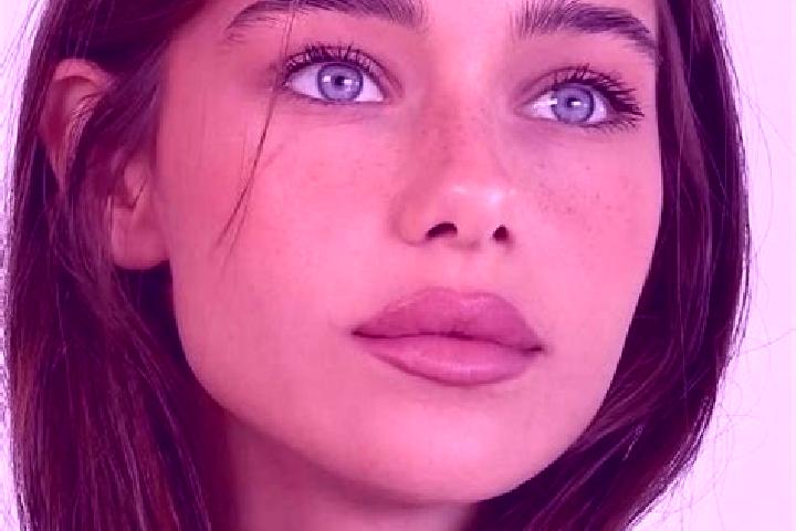 Aria, 22, a brunette brown-eyed slavic companion based in Pilaya. Offering CIM, Roleplay, BDSM, OWO. Available for incall and outcall, day and evening dates.