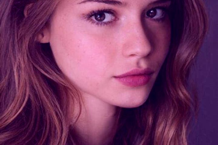Aria, 22, a chestnut amber-eyed latina companion based in Torralba de Calatrava. Offering Girlfriend Experience, Overnight, Erotic Massage, CIM. Available fo...