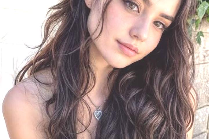 Aria, 23, a chestnut hazel-eyed middle eastern companion based in West Stockwith. Offering Roleplay, CIM, Tantra. Available for incall and outcall, day and e...