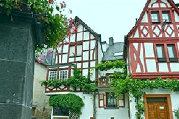 Aria, 25 — Escort in Ediger-Eller, Germany