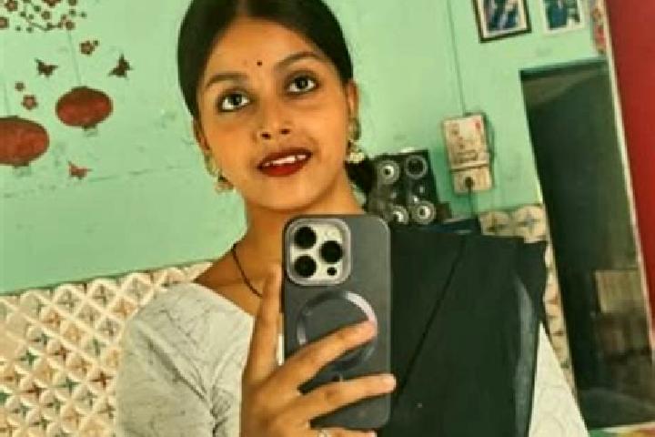 Aria, 27 — Escort in Manpur, India