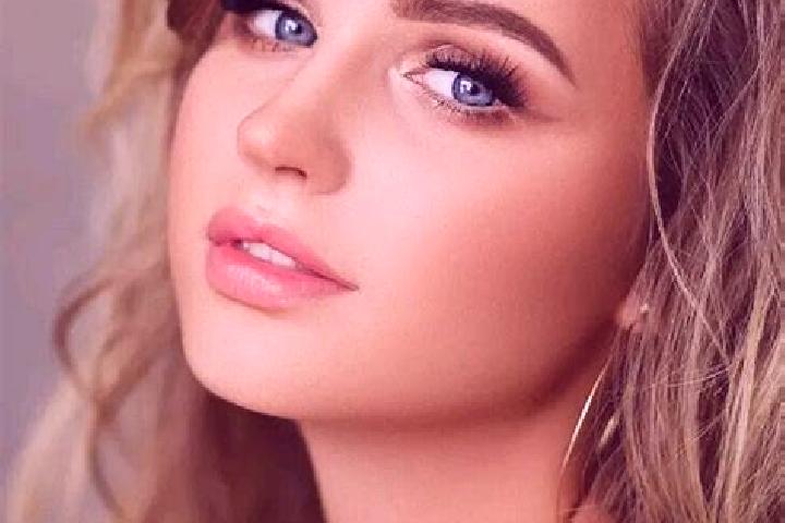 Aria, 28, a dark blonde blue-eyed mediterranean companion based in Blaketown. Offering Dinner Date, BDSM, Striptease, Travel Companion. Available for incall ...