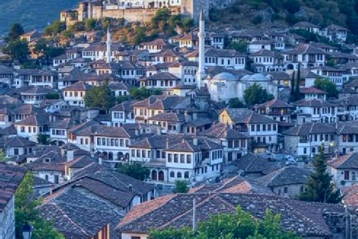 Aria, 29 — Escort in Vreshtas, Albania