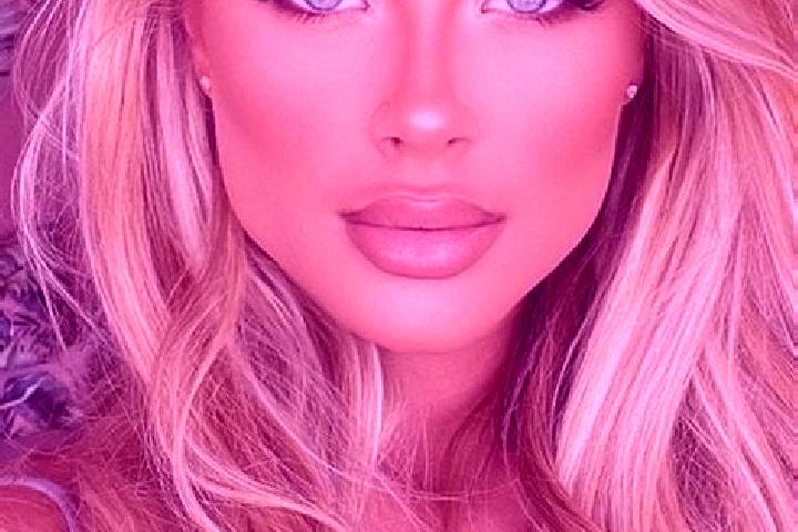 Aria, 30, a blonde hazel-eyed latina companion based in San Benito. Offering GFE, Deep French Kissing, BDSM. Available for incall and outcall, day and evenin...
