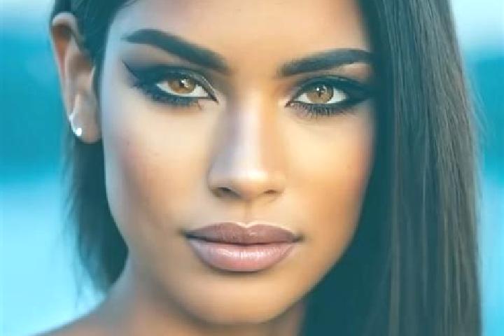 Aria, 32, a brunette hazel-eyed latina companion based in Tanjungan. Offering Girlfriend Experience, Striptease, Domination, Fetish, 69. Available for incall...