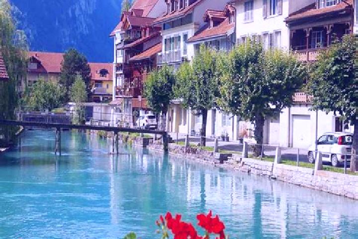 Aria, 32 — Escort in Saint-Livres, Switzerland