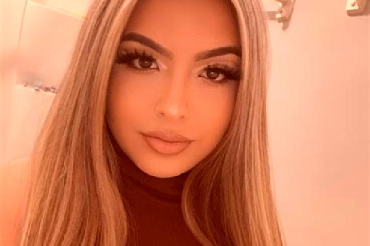 Aria, 33, a blonde dark-eyed latina companion based in Henry Farm. Offering OWO, GFE, Striptease. Available for incall and outcall, day and evening dates.