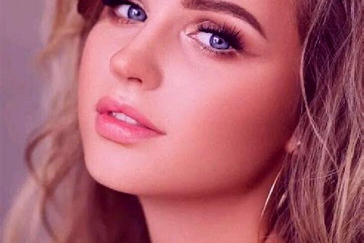 Aria, 33, a dark blonde blue-eyed indian companion based in Indian River Shores. Offering Striptease, A-Level, 69, OWO, Prostate Massage. Available for incal...