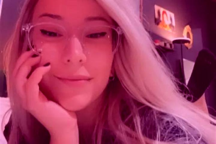 Ariana, 20, a chestnut grey-eyed middle eastern companion based in Sankt Veit an der Glan. Offering Prostate Massage, Fetish, Overnight, BDSM. Available for ...