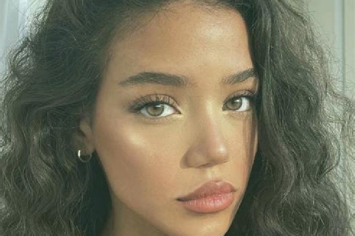 Ariana, 20, a red brown-eyed caribbean companion based in Farasan. Offering CIM, Erotic Massage, Dinner Date. Available for incall and outcall, day and eveni...