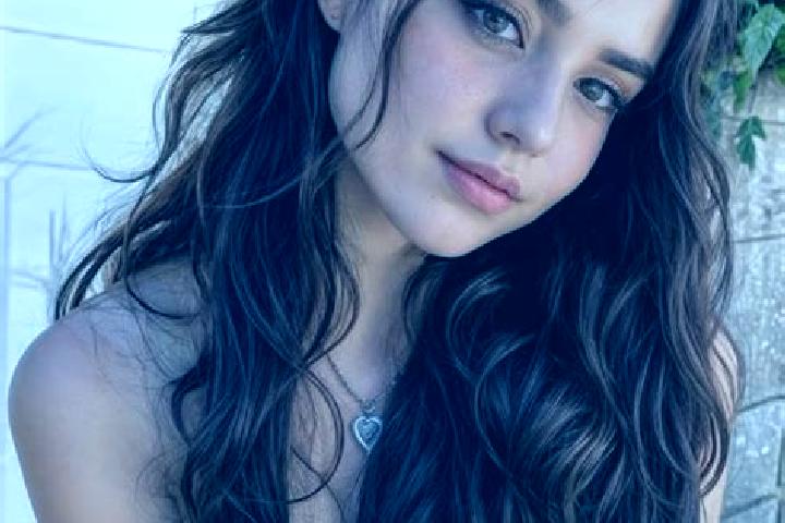 Ariana, 20, a red hazel-eyed indian companion based in Rokoy. Offering Travel Companion, Dinner Date, CIM, OWO. Available for incall and outcall, overnight b...