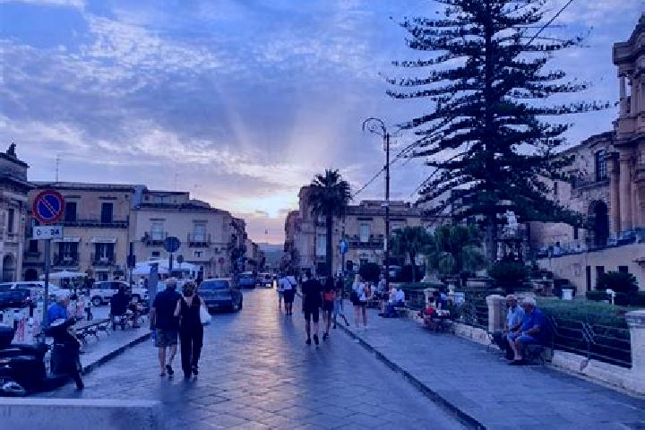Ariana, 20 — Escort in Ramacca, Italy