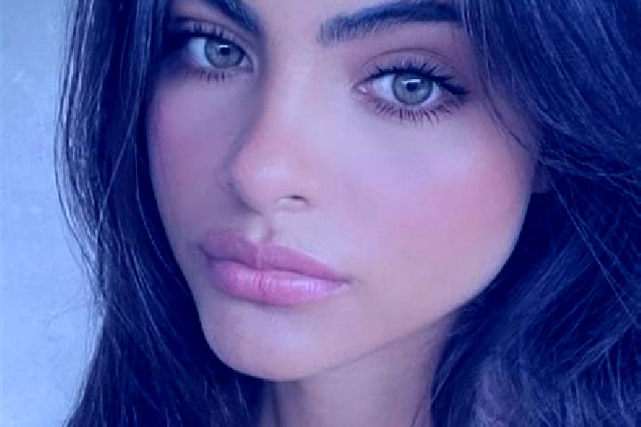 Ariana, 22, a brunette green-eyed indian companion based in Ferrera Erbognone. Offering BDSM, Roleplay, OWO. Available for incall and outcall, overnight book...