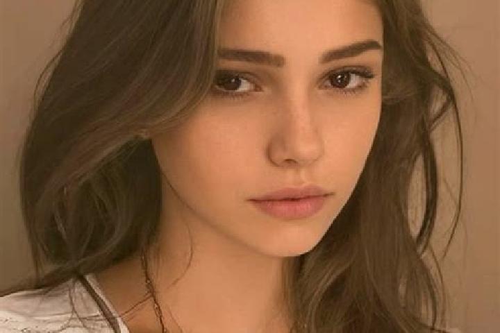 Ariana, 22, a chestnut amber-eyed slavic companion based in Didy. Offering Duos, A-Level, Fetish, Erotic Massage. Available for incall and outcall, day and e...