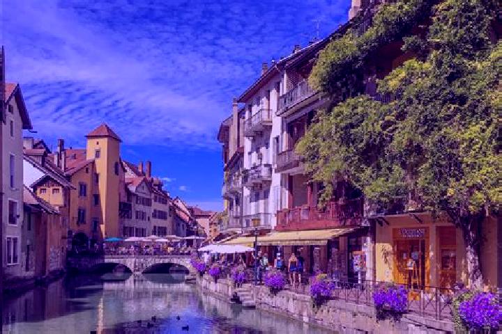 Ariana, 22 — Escort in Vibeuf, France
